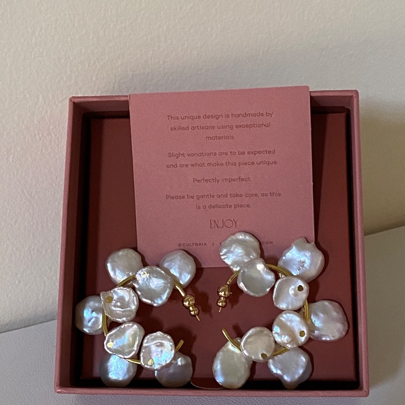 Cult Gaia Devora Keshi Freshwater Post Back Pearl Earrings - Picture 15 of 15